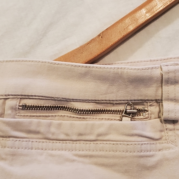 Capris - Picture 5 of 6